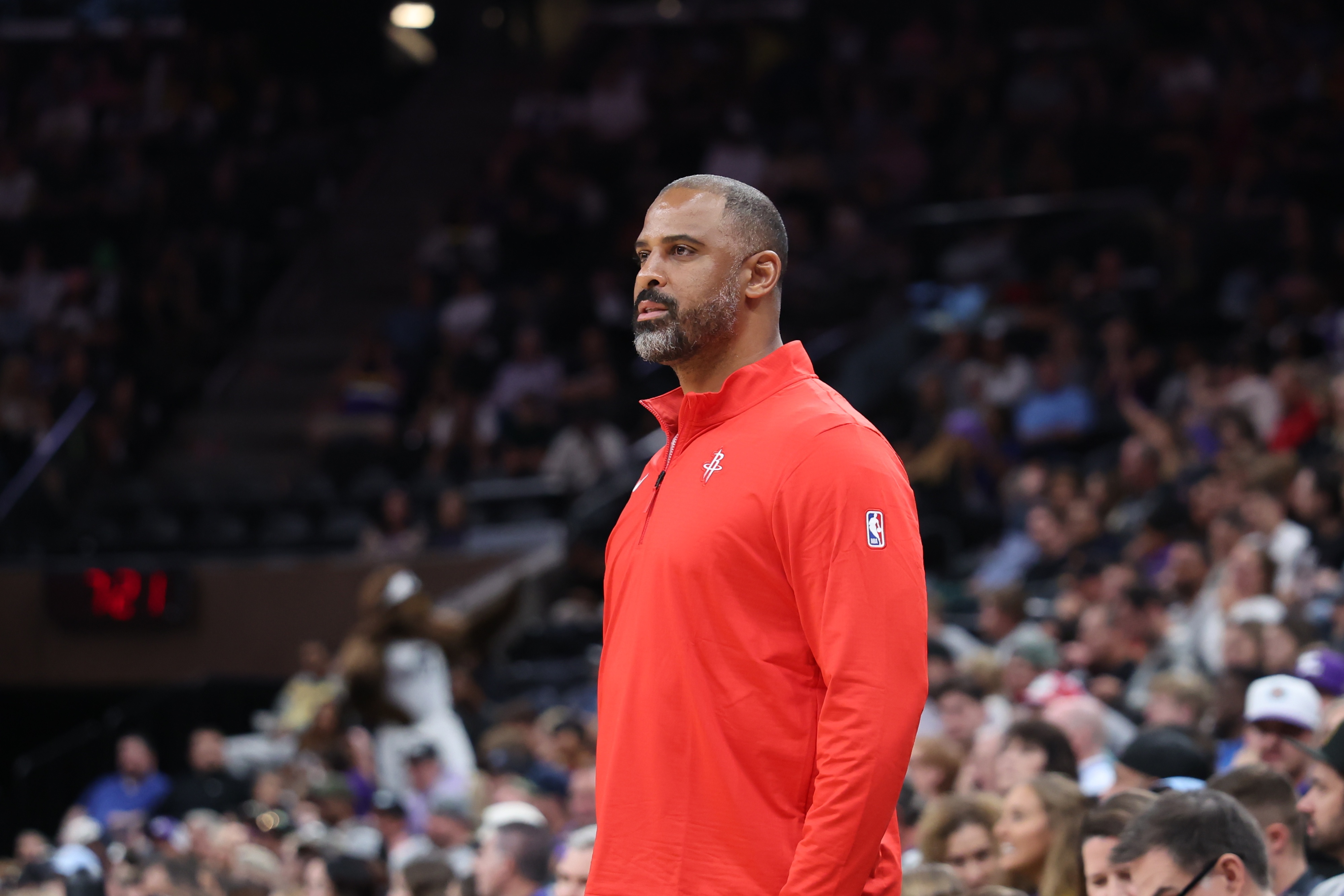 挑战顶尖对手，球员们全力以赴向胜利前进的简单介绍