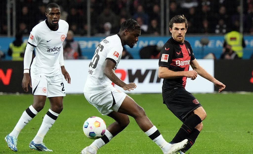 包含法兰克福战平平局，保持稳定状态的词条