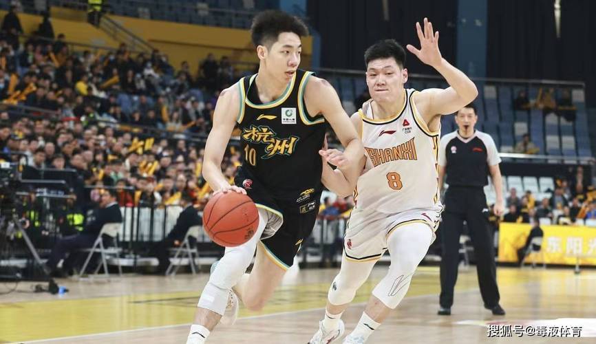 精彩比赛中，球队展现出色实力，获得胜利