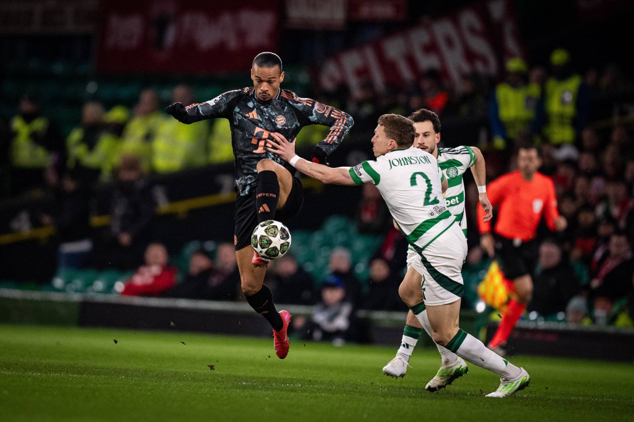 拜仁慕尼黑再次表现强势，成功晋级强