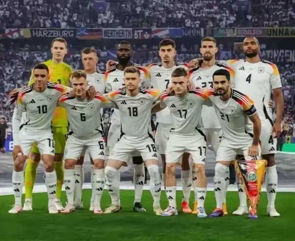 欧洲杯预选赛继续厮杀，球员拼尽全力