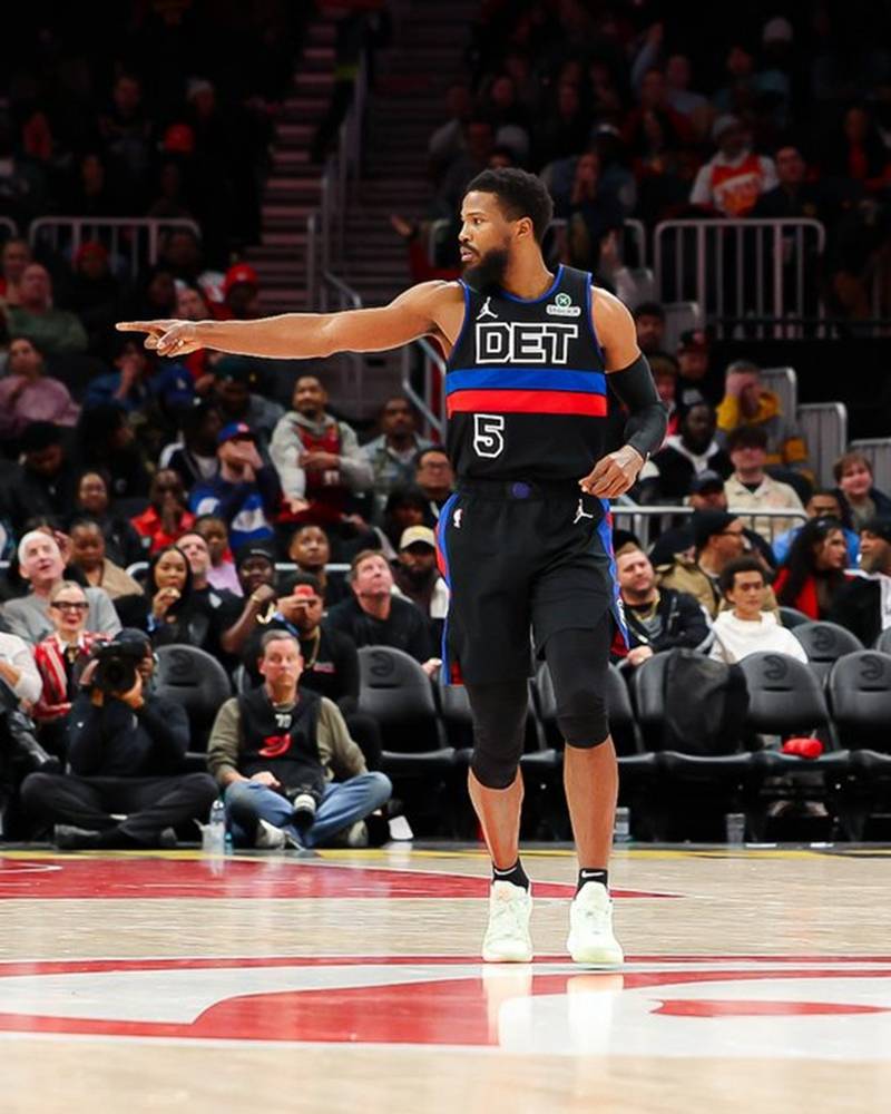 关于三分球火力全开，场上气氛紧张刺激的信息