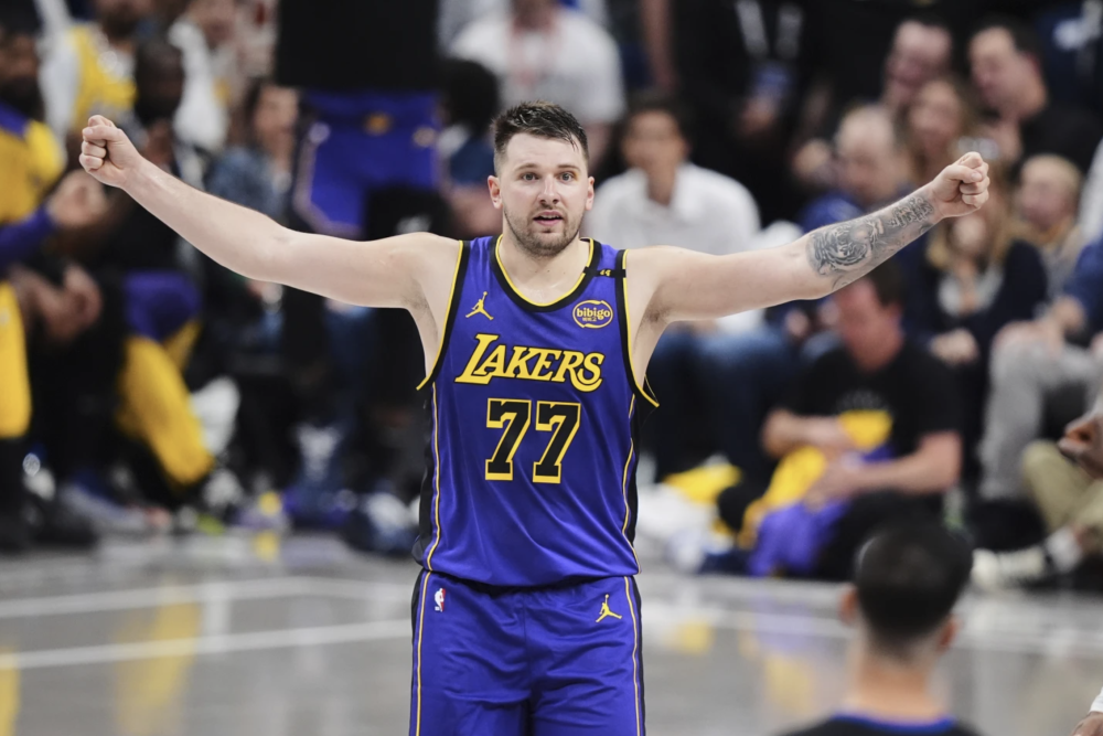 莫兰特绝杀时刻，东契奇点燃赛场，刷新队史纪录迎来胜利！的简单介绍