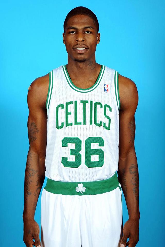 老鹰陷入低谷，76人连败，塔图姆球队命运悬念！