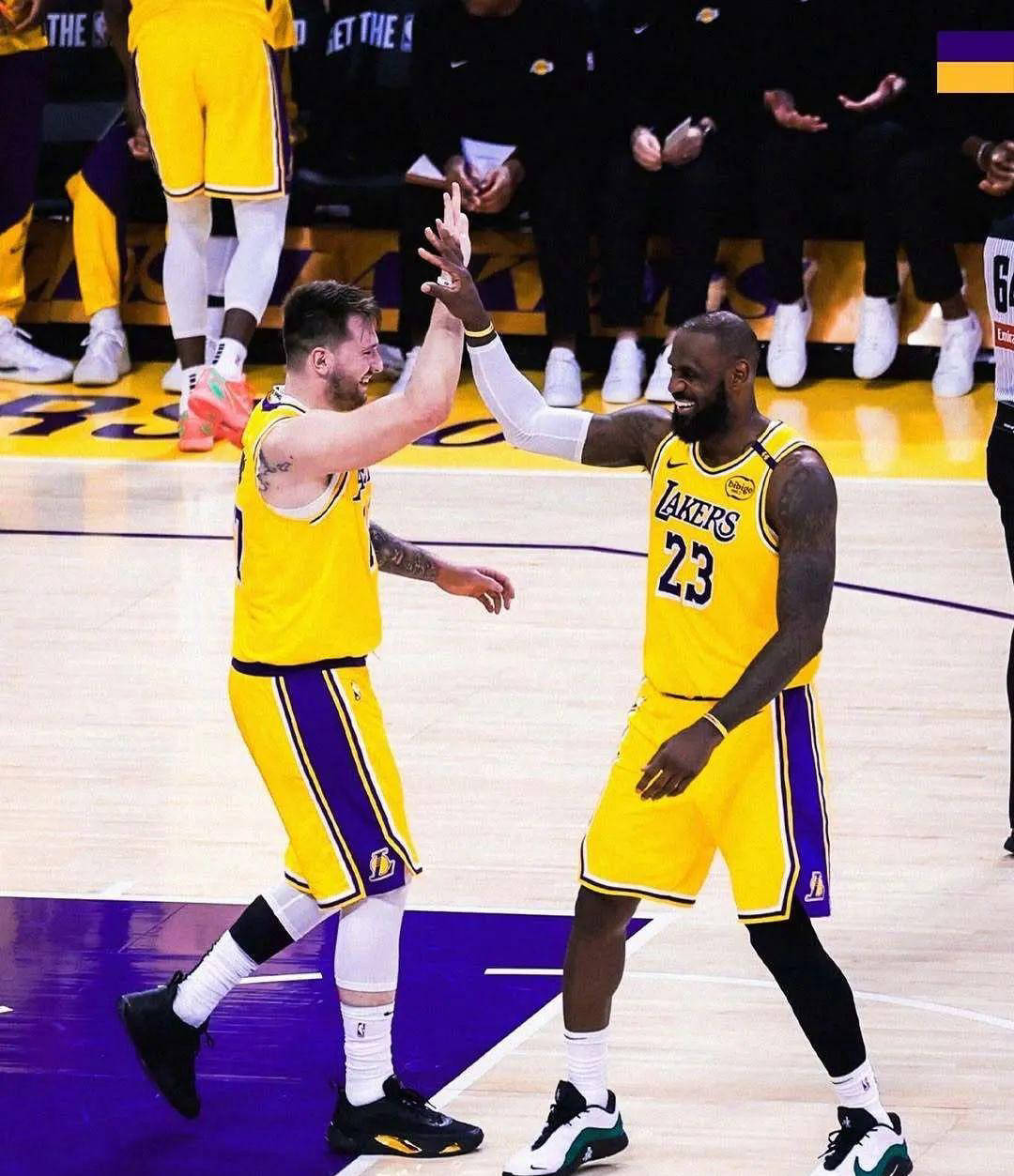 库里狂砍东契奇分，爵士迎来新赛季高光！