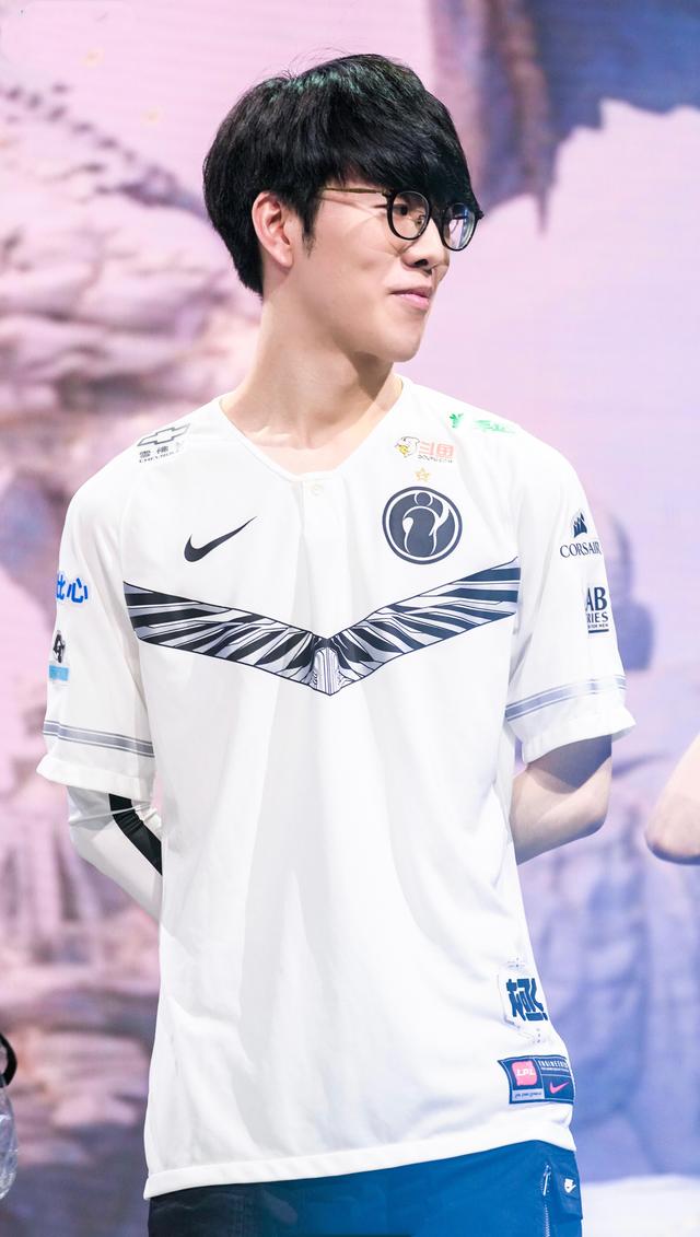 包含TheShy在中国队比赛中出色发挥，险胜引发热议！的词条